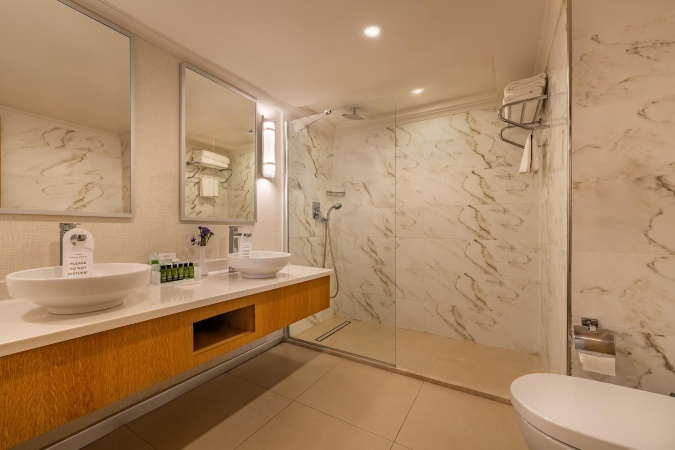 Teras Jakuzili Aile Suit