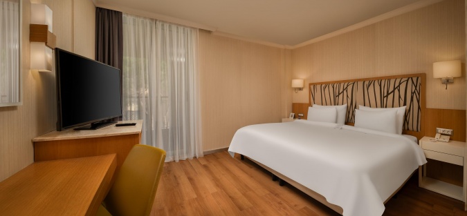 Teras Jakuzili Aile Suit